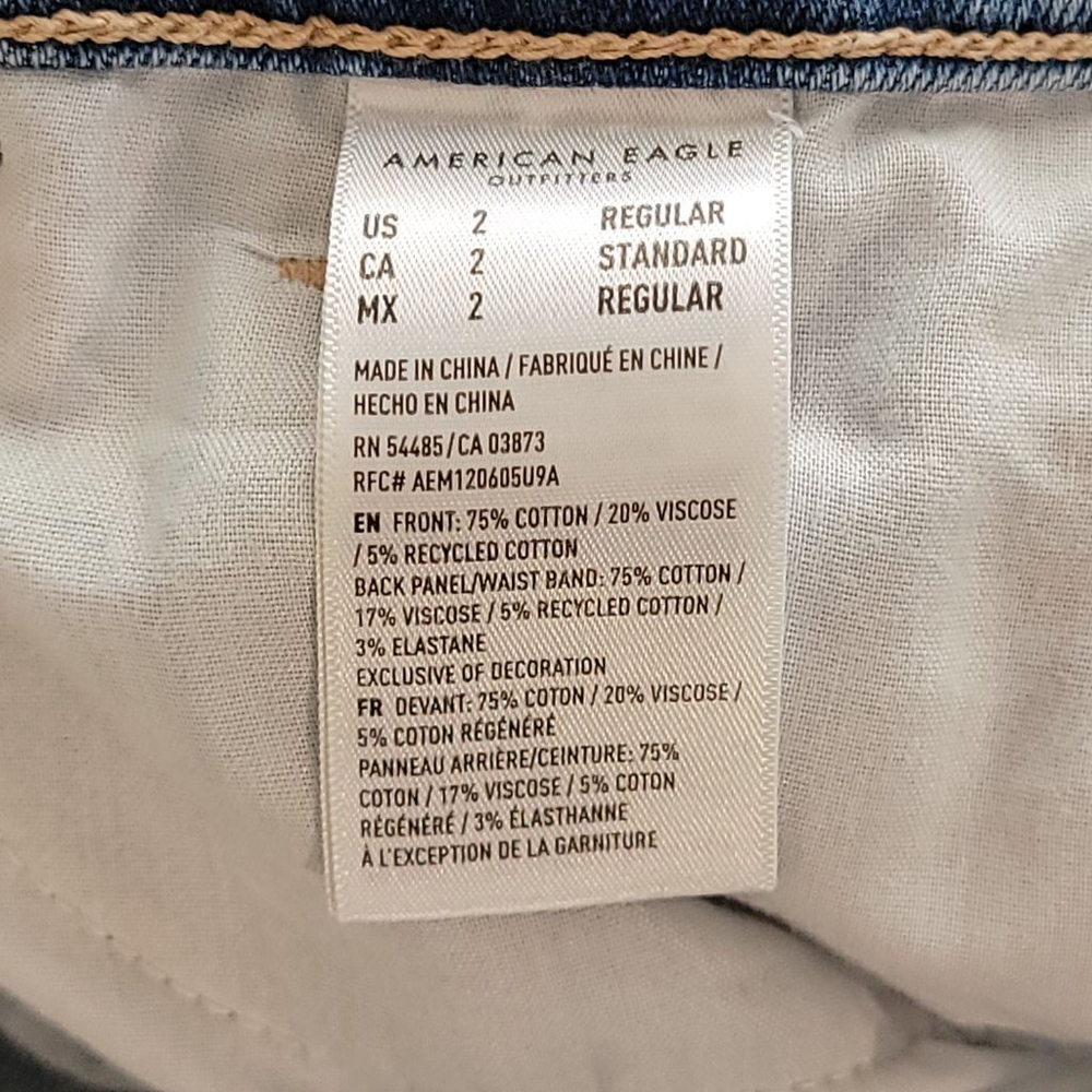 American Eagle Mom Jeans Tapered Leg Hi Rise Ripped Destroyed Medium Blue AE 2 - Picture 10 of 10